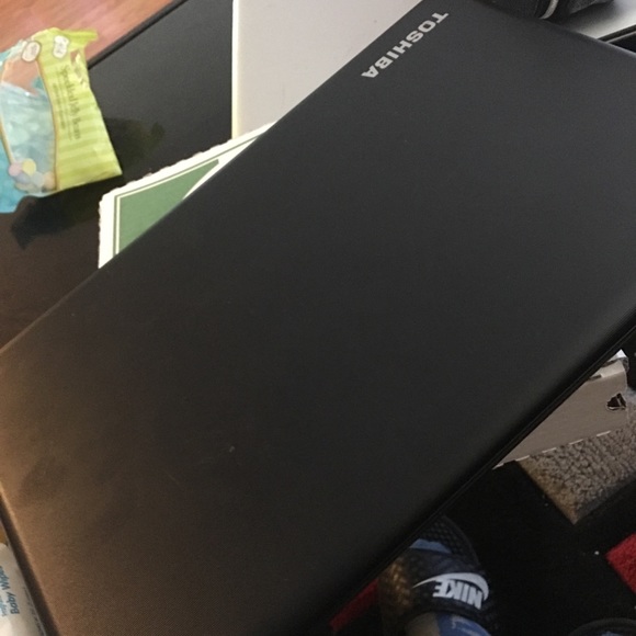 Laptop - Picture 2 of 4